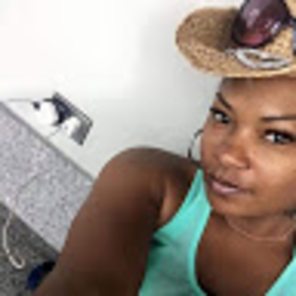 Meet your Posher, Tia